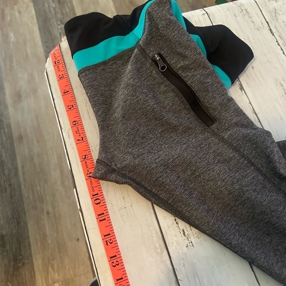 Lululemon Gray Teal Black Mesh Athleisure Leggings
Zip Pockets Size 4 - Picture 9 of 13